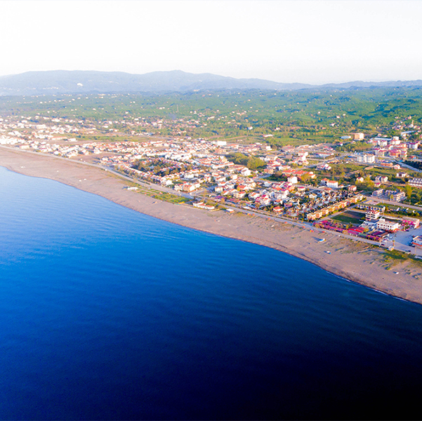 Kocaali Plajı’nın altın sarısı kumsalı ve Karadeniz’in eşsiz manzarası